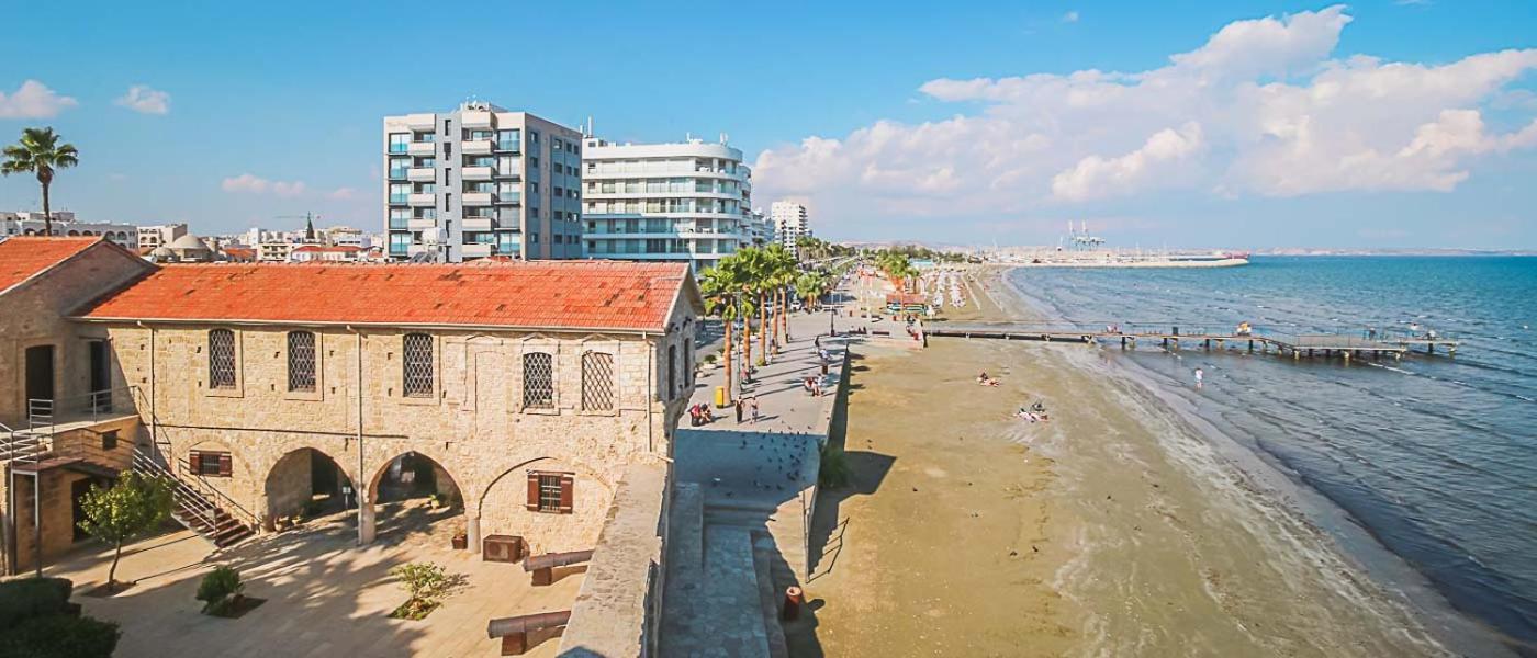 Thermopylon 1, Larnaka Bagian luar foto